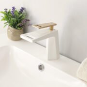 DELTA Single Hole Bathroom Faucet