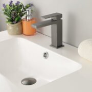 MADISON Single Hole Bathroom Faucet - Image 4